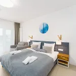 Aquamarina Prima By The By Renters
