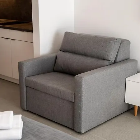 Aquamarina Prima By The By Renters *