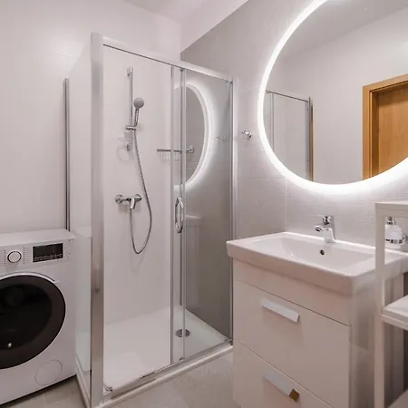 Aquamarina Prima By The By Renters