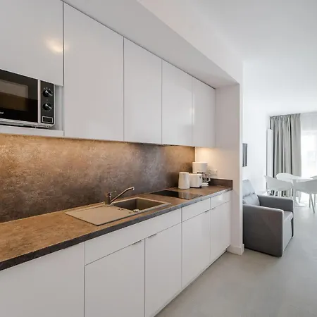 Aquamarina Prima By The By Renters