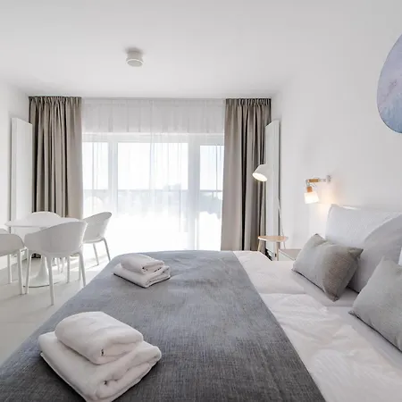 Aquamarina Prima By The By Renters *