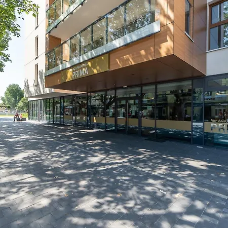 Aquamarina Prima By The By Renters