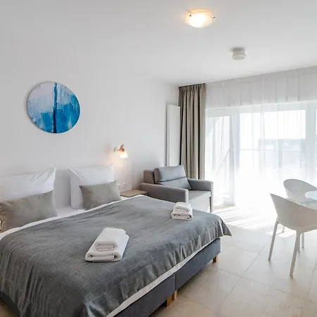 Aquamarina Prima By The By Renters *