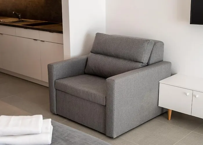 Aquamarina Prima By The By Renters *