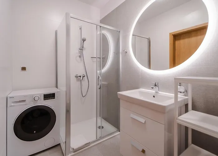 Aquamarina Prima By The By Renters