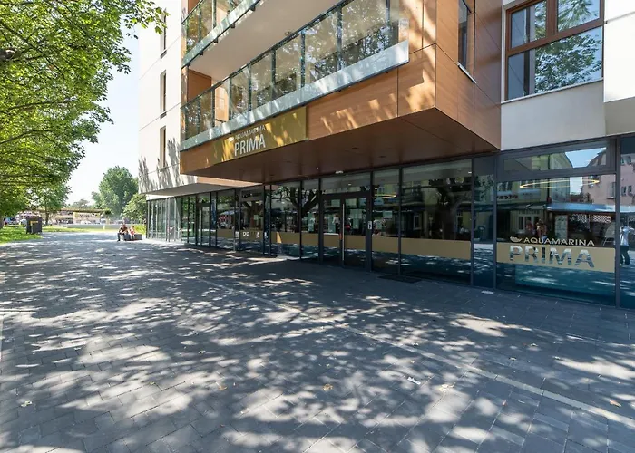 Aquamarina Prima By The By Renters